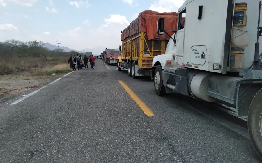 Pobladores de Puente Madera bloquearon para exigir justicia por jóvenes atropellados.