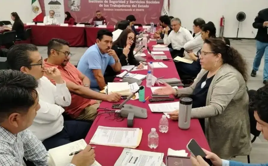 Maestros ponen lupa al ISSSTE: reclaman incumplimiento de acuerdos.