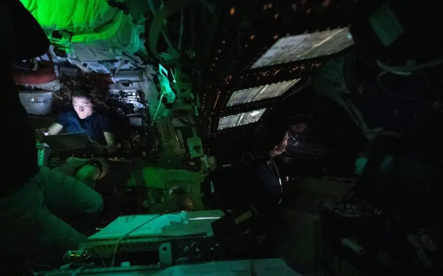 Misión cumplida: astronautas amerizan con éxito después de 10 días en el espacio.