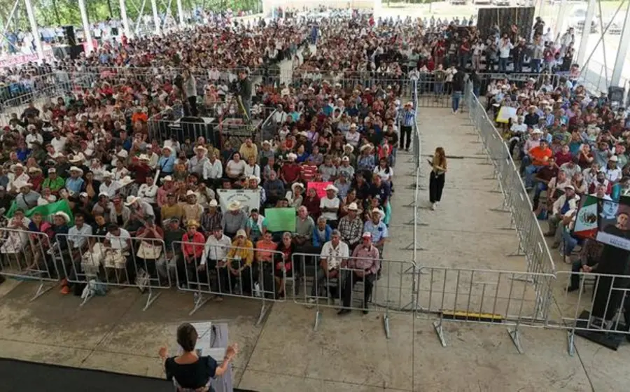 La Mandataria anunció la contratación de más médicos especialistas.