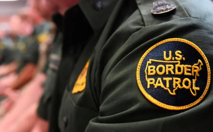 Se hizo pasar por agente y terminó detenido en EU.