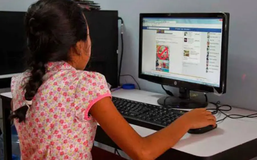 Algoritmos segmentan a menores con anuncios altamente dirigidos.