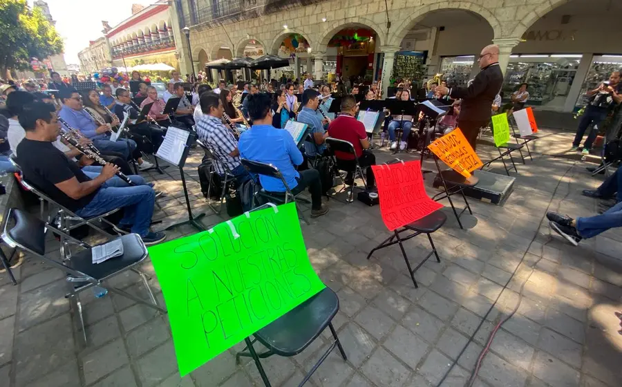 Protesta en el corazón de Oaxaca: músicos exigen justicia salarial. 