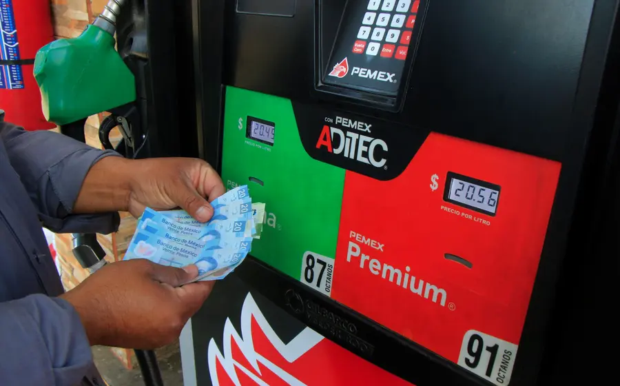 Gobierno reduce subsidio, pero busca evitar golpe al bolsillo de conductores.