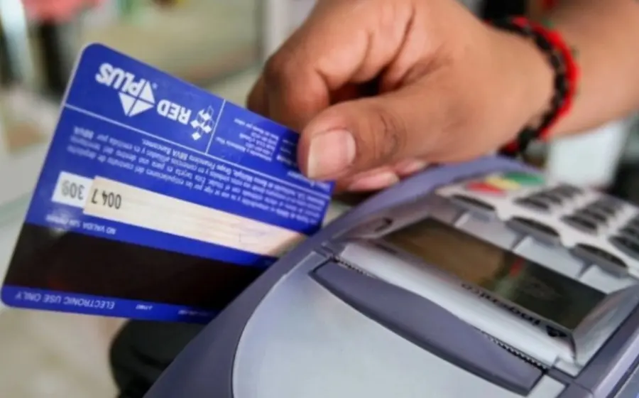 El pago en efectivo domina un 90% de las transacciones.