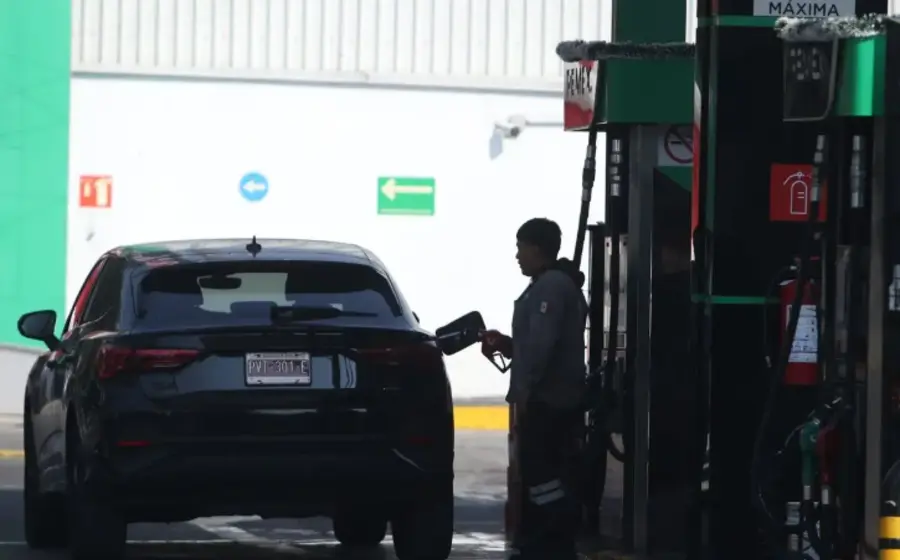 Hay un acuerdo para que la gasolina magna se mantenga por debajo de los 24 pesos el litro.