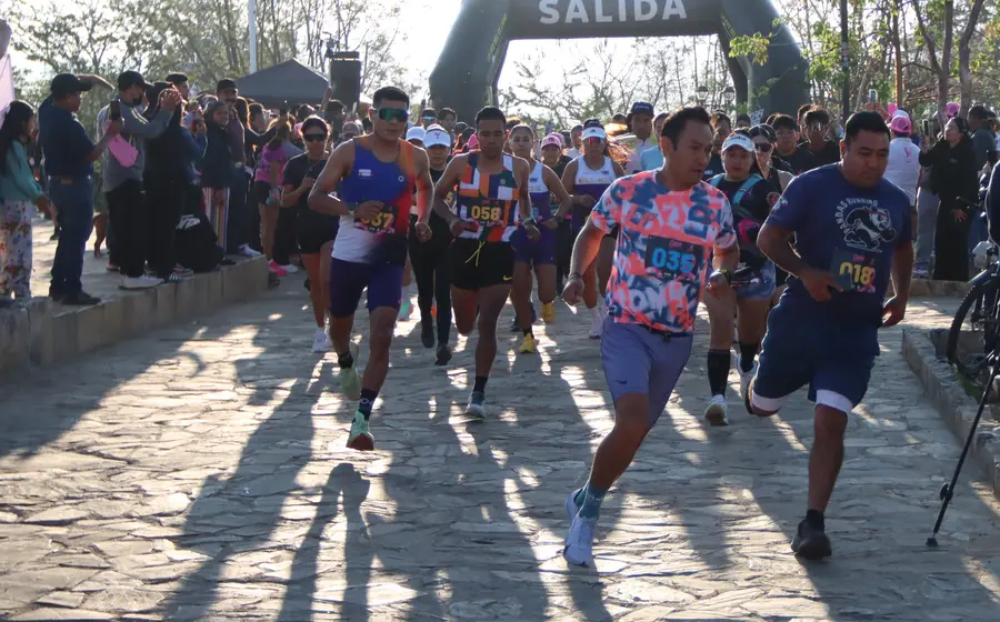 Salida de la carrera atlética Corre con el Corazón celebrada el pasado domingo en Cuilápam
