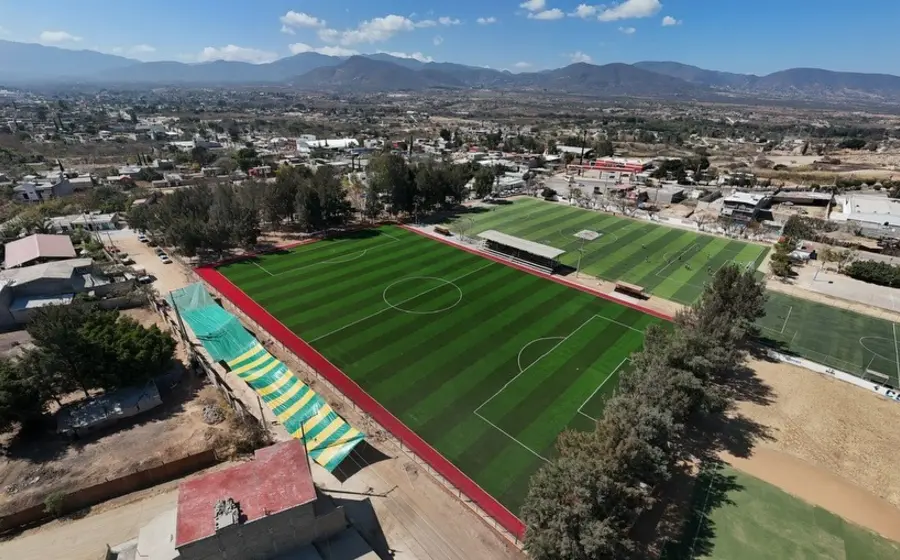 Se construyeron y remodelaron 42 canchas de futbol en la entidad