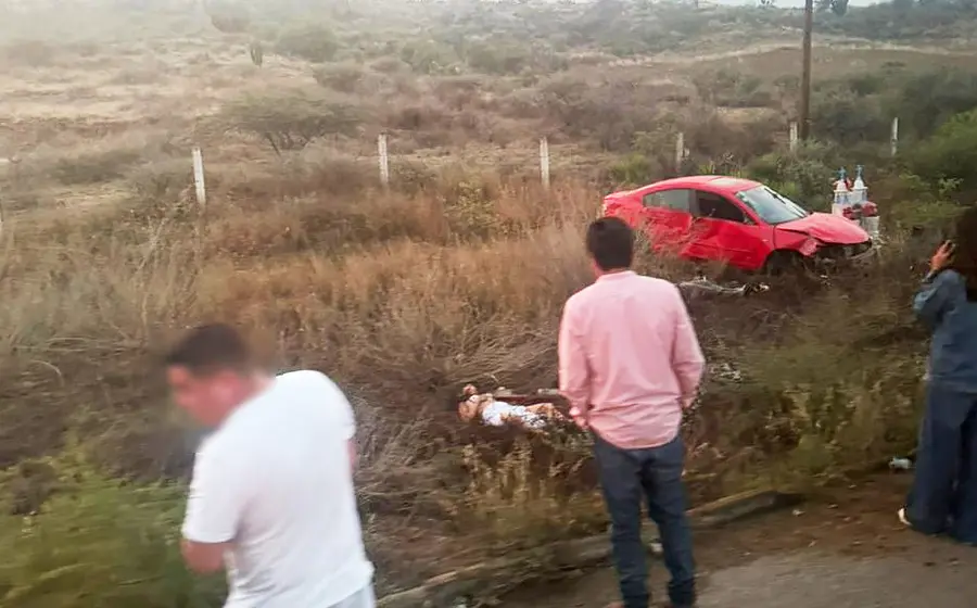 Helen, de 23 años, falleció en el lugar.