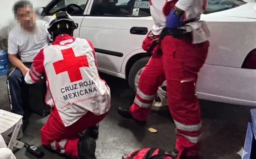  Paramédicos de Cruz Roja auxiliaron al lesionado.