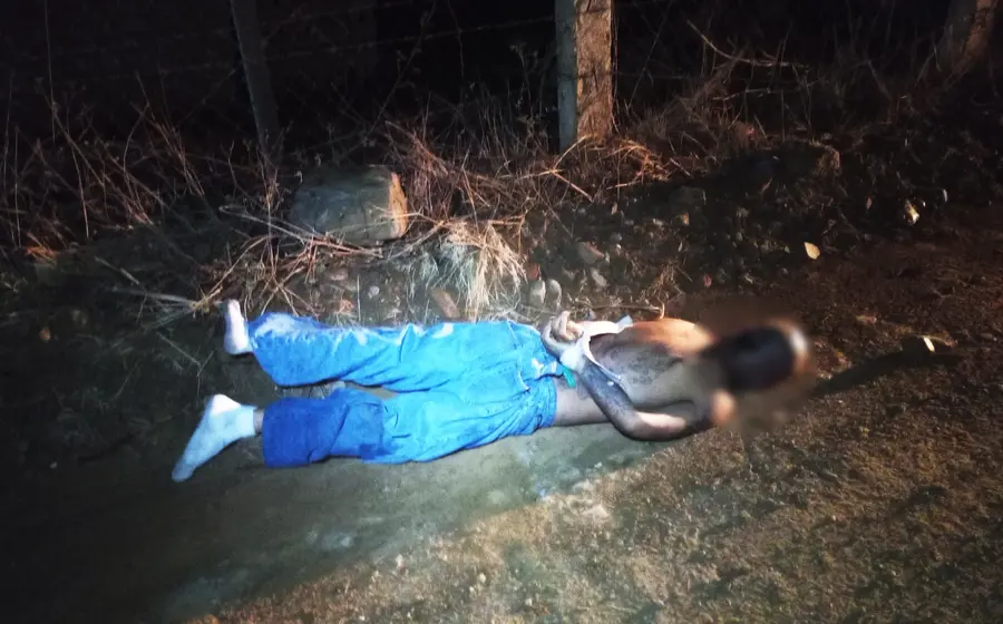 El cuerpo fue localizado maniatado en los límites de San Lorenzo Cacaotepec y Atzompa.