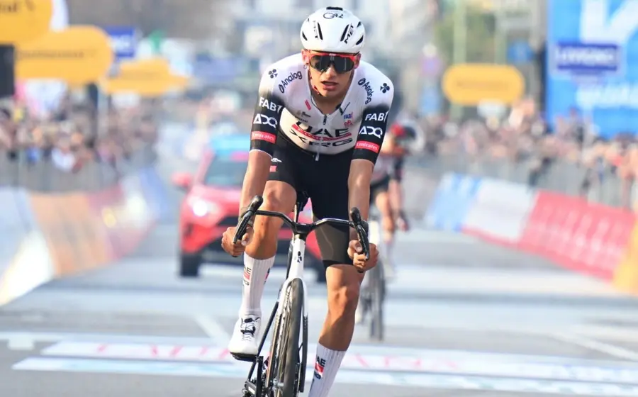El mexicano Isaac del Toro no participará en la Amstel Golden Race