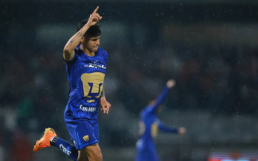 Memote Martínez anotó un doblete el triunfo de Pumas
