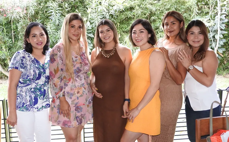 Vanessa Venegas fue celebrada por sus mejores amigas, con motivo de la próxima llegada de su bebé, que será un niño y que vendrá a completar la alegría de ella y su hermosa familia.