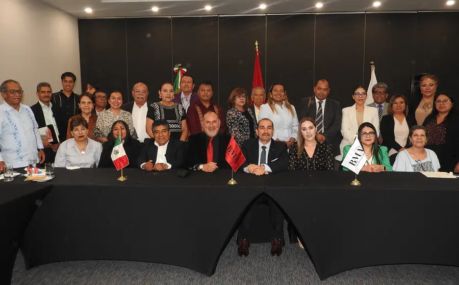 Abogados de Oaxaca se reunieron para compartir un desayuno y escuchar el conversatorio "La tenencia de la tierra social, actualidad, problemática y perspectiva".