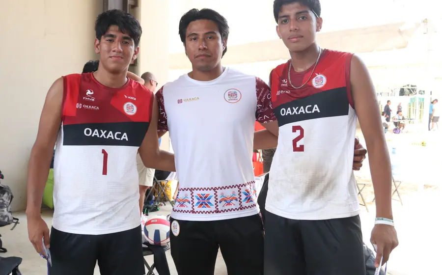 La dupla de Loma Bonita al lado de su entrenador