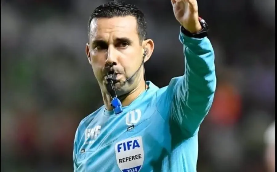 La lista también destaca por incluir nombres de silbantes de gran renombre en el futbol internacional.
