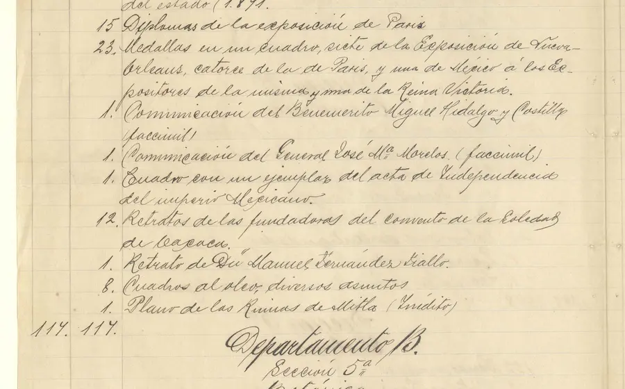 Fotografía de un documento histórico que muestra el inventario del patrimonio cultural del Museo Oaxaqueño, fechado en el año 1900.