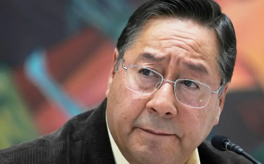 El expresidente Luis Arce, quien se declara preso político en Bolivia, durante su denuncia pública sobre la tortura psicológica que sufrió en prisión.