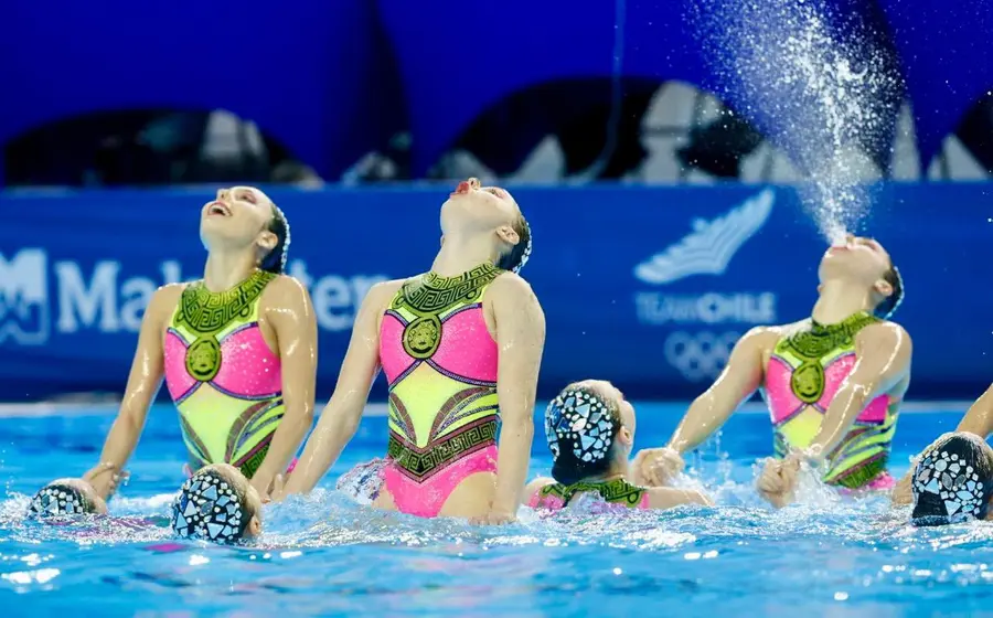 La selección mexicana de natación artística celebra con sus seis medallas de oro ganadas en el Panamericano de Santiago 2026.