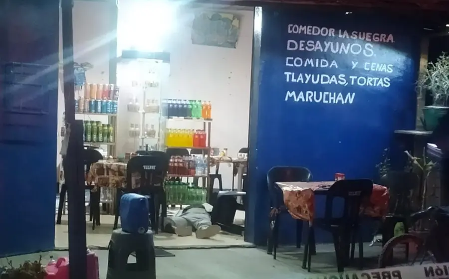 El hondureño quedó sin vida dentro del restaurante.