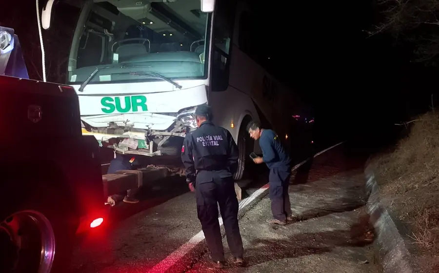 El autobús de pasajeros involucrado en el fatal accidente en el Istmo, donde perdieron la vida dos destacadas deportistas de la región.