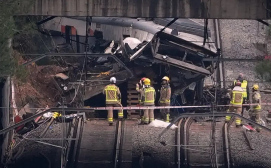 Imagen de un accidente de tren en España, uno de los siniestros que suman 44 muertos y motivan la huelga del sindicato ferroviario.