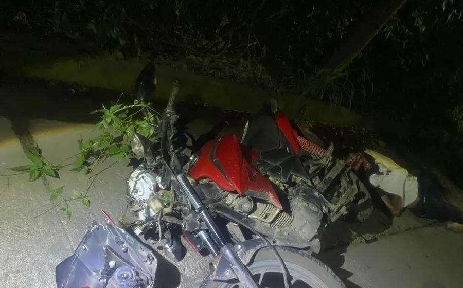 Imagen que ilustra el alza en accidentes de moto, reflejando el preocupante aumento de muertes de motociclistas en los últimos años.
