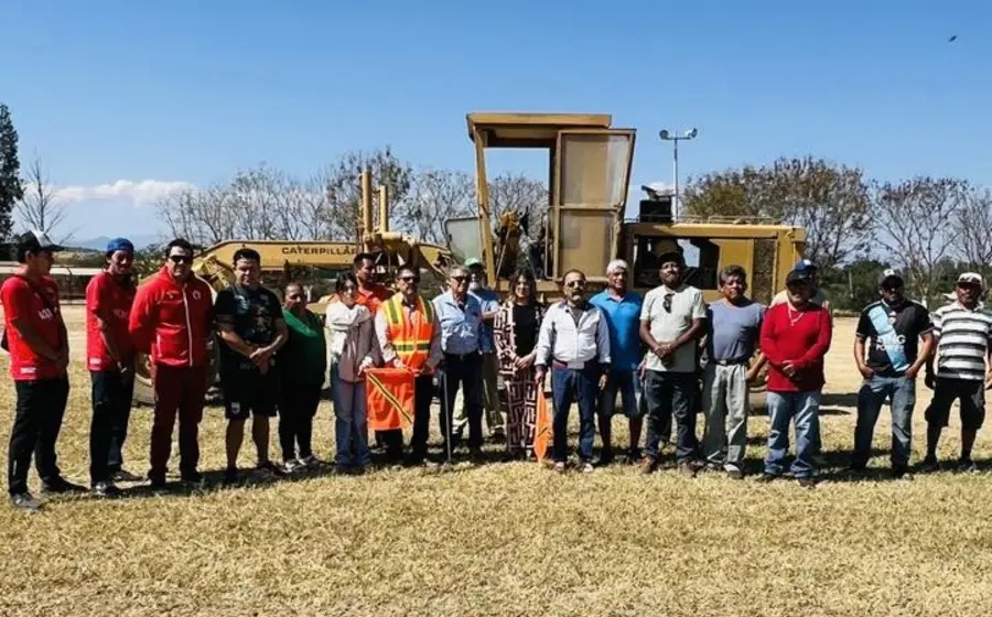 Momento en que se da el banderazo de inicio a una obra, acto que marca el comienzo oficial de los trabajos de construcción.