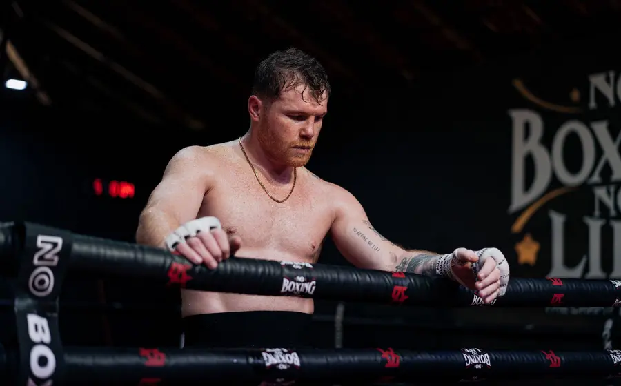 El boxeador Saúl 'Canelo' Álvarez enfrenta un panorama complicado en la defensa de su título mundial de las 168 libras, donde no puede perder.