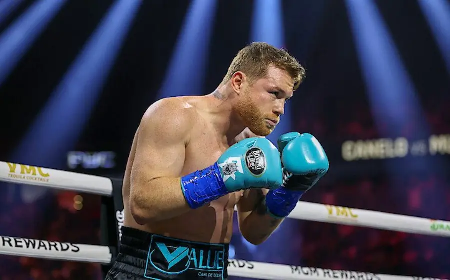 El boxeador mexicano Saúl 'Canelo' Álvarez, quien anuncia su regreso al cuadrilátero con una pelea programada para el 12 de septiembre de 2026.