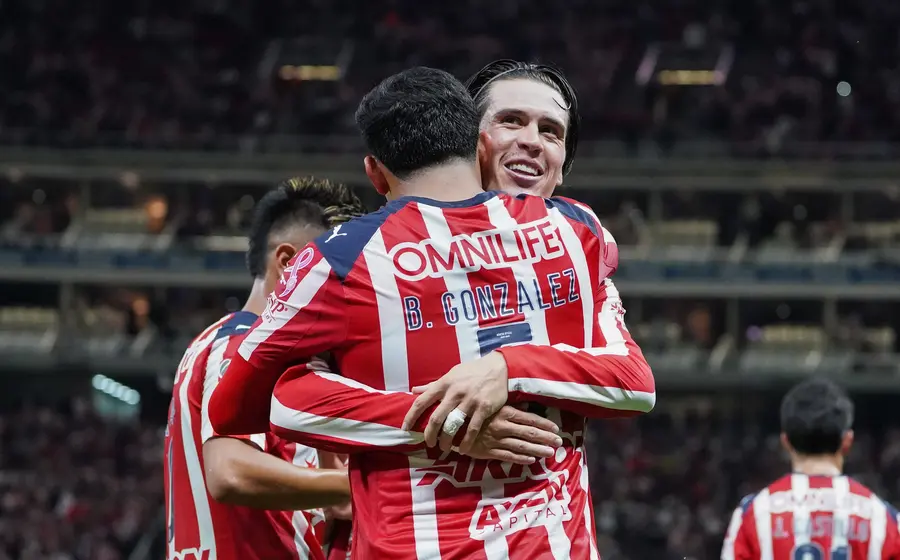 El equipo de Chivas se prepara para su partido de visita contra FC Juárez, como parte de la jornada doble de la Liga MX.