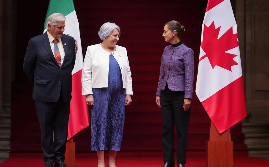 La Presidenta de México, Claudia Sheinbaum, recibe a Mary Simon, gobernadora general de Canadá, durante un encuentro para fortalecer la cooperación bilateral.