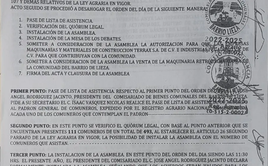 Comuneros de Barrio Lieza se manifiestan para exigir una auditoría a la exdirectiva, acusándolos de manipular la asamblea en favor de empresas.