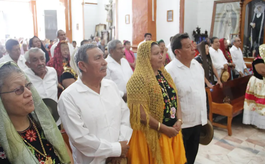 Un grupo de mujeres que conforman el cuerpo de shuanas, reunidas para dar cumplimiento a una de sus tradiciones más representativas.