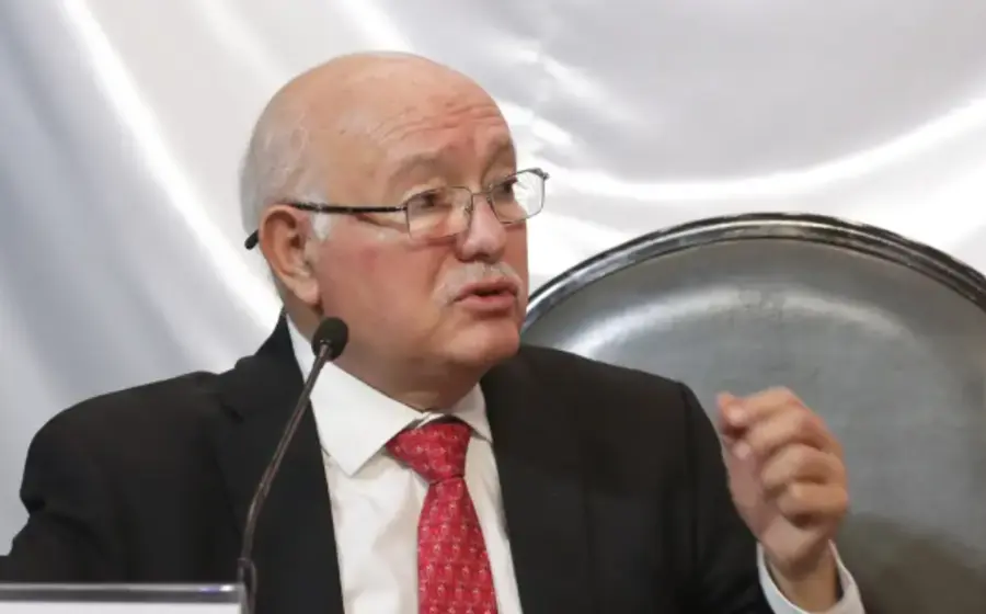 Retrato de David Colmenares Páramo, auditor superior de la Federación, en el contexto de la alianza por la legalidad del gasto en Sonora.