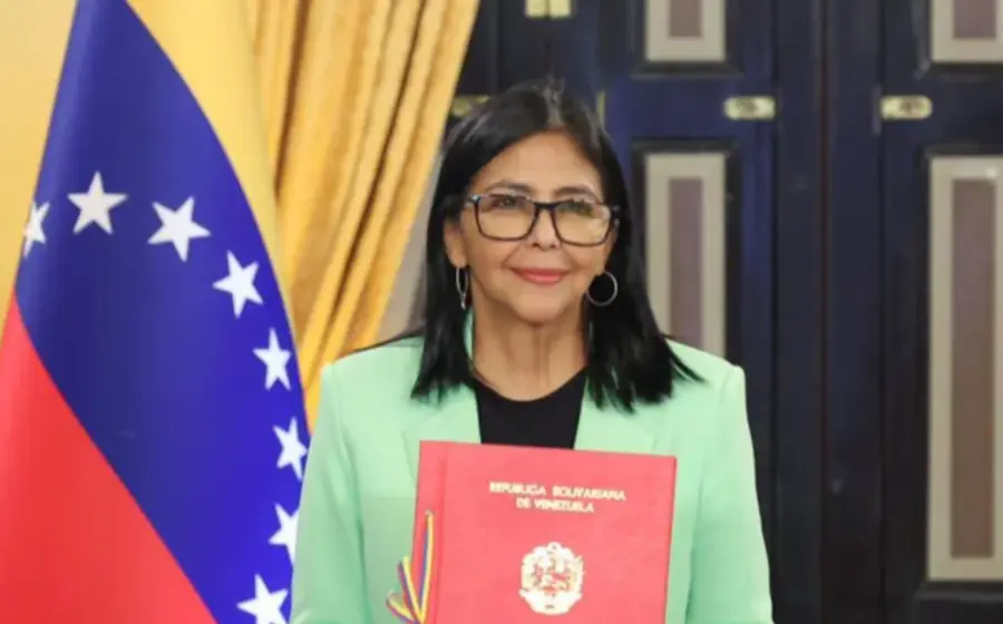 Delcy Rodríguez, vicepresidenta de Venezuela, cuyo liderazgo es cuestionado por la CIA y se le exige romper lazos con enemigos de EU.