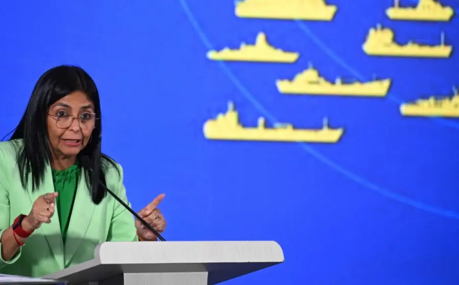 Delcy Rodríguez, vicepresidenta de Venezuela, se perfila como la figura clave para asumir el control y el relevo del poder en el país.