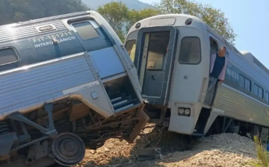Autoridades ofrecen detalles a los medios de comunicación sobre la tragedia del descarrilamiento del tren ocurrido en la zona de Punta Conejo.