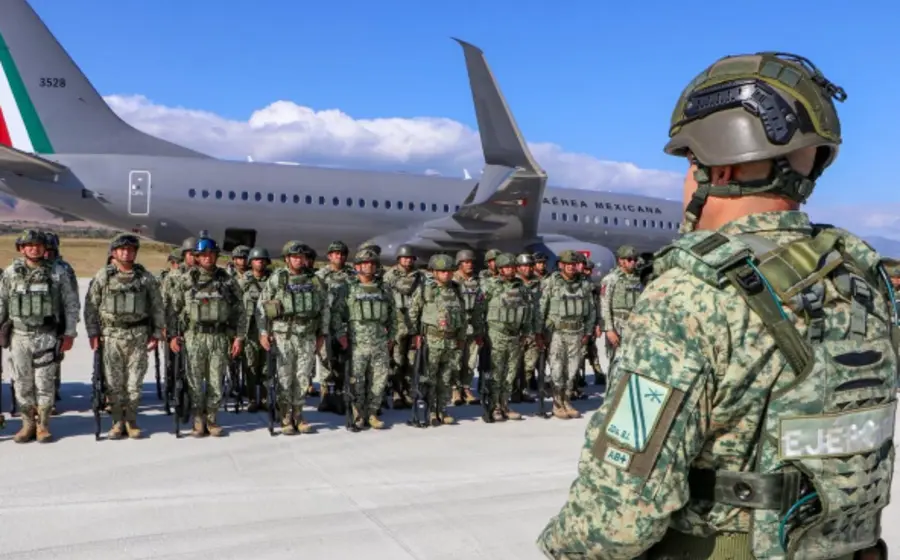 Un contingente de mil 600 efectivos militares es desplegado vía aérea en Culiacán y Mazatlán para reforzar la estrategia de seguridad en Sinaloa.
