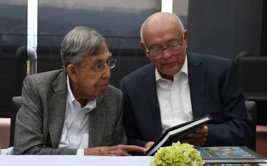 Cárdenas y Colmenares durante un diálogo sobre economía social y la supervisión de los recursos públicos federales en su ejercicio.