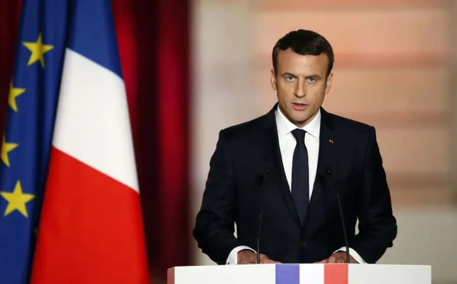 Un retrato del presidente de Francia, Emmanuel Macron, utilizado para ilustrar un artículo sobre la economía y el dinero.