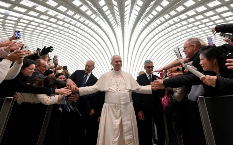 El papa León XIV durante su encuentro en audiencia privada con el arzobispo primado de México, un tema clave de la reunión.