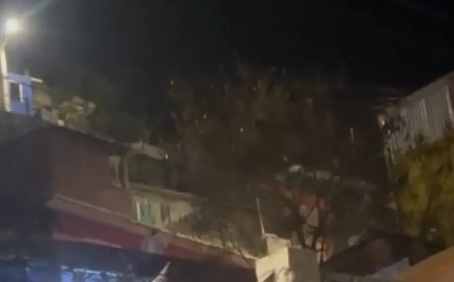 Imagen de un hombre herido por arma blanca durante el violento enfrentamiento entre cholos ocurrido en San Juan Chapultepec, Oaxaca.