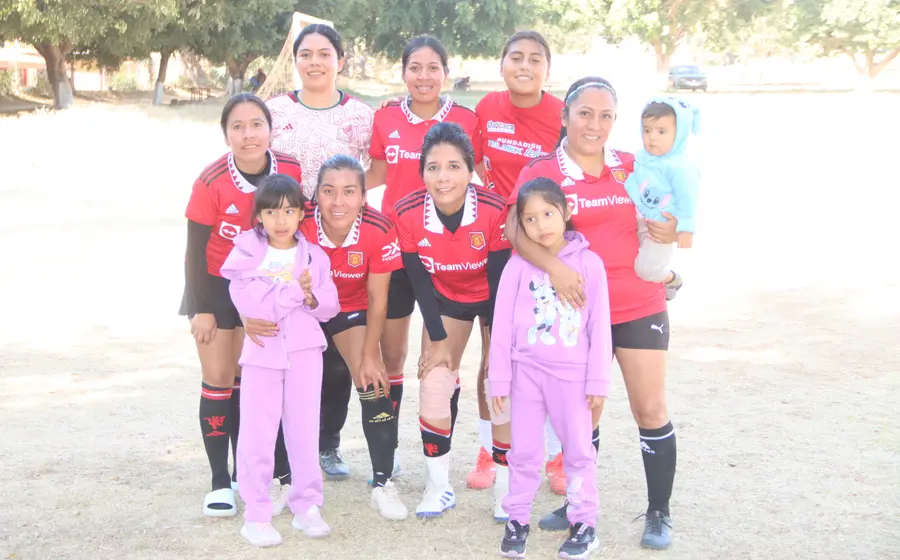 El equipo representativo de Betza en acción durante el partido con el que abrió el torneo, logrando su primera victoria en la competencia.