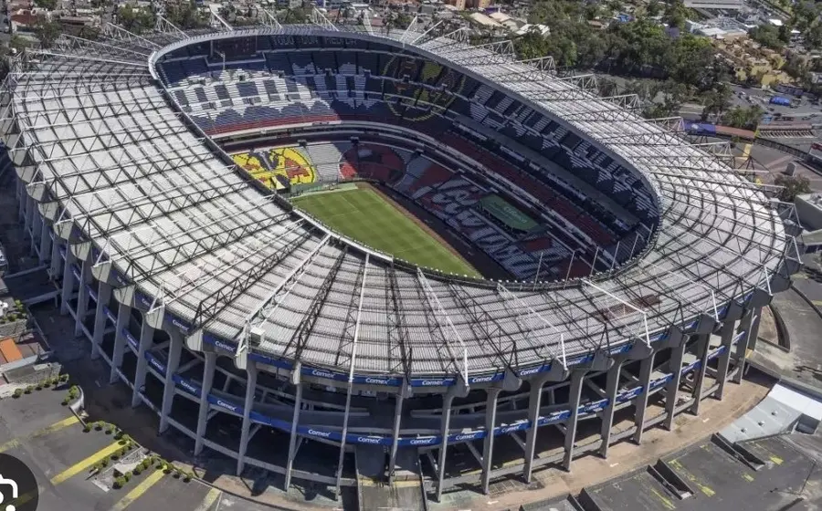 Una vista del campo y las gradas del Estadio Azteca, que estará disponible para el Club América antes del Mundial de fútbol.