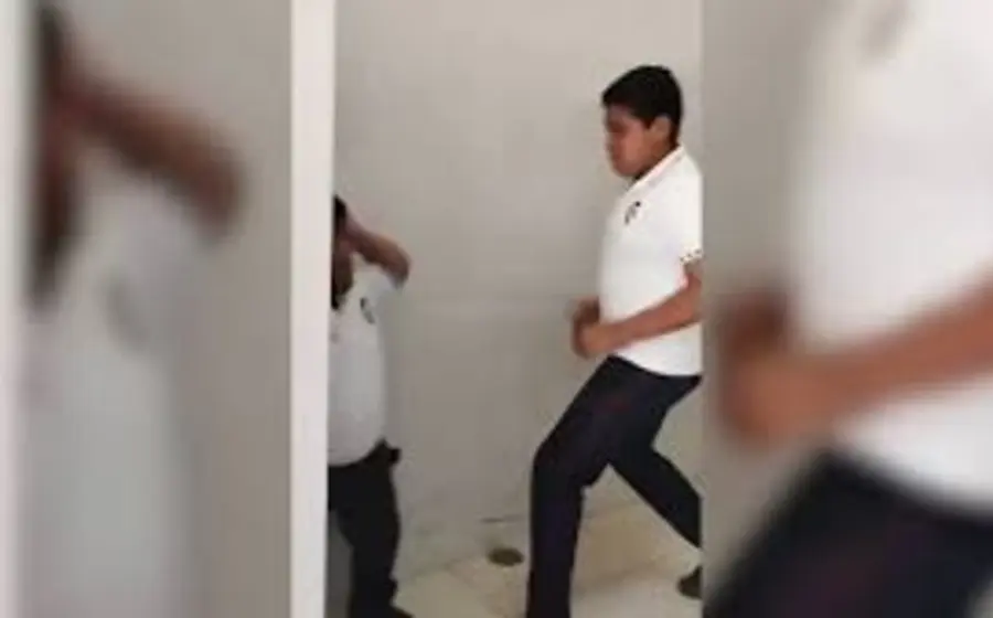 Fachada del CBTis 25 en Salina Cruz, Oaxaca, plantel investigado por un presunto caso de discriminación en contra de un estudiante.