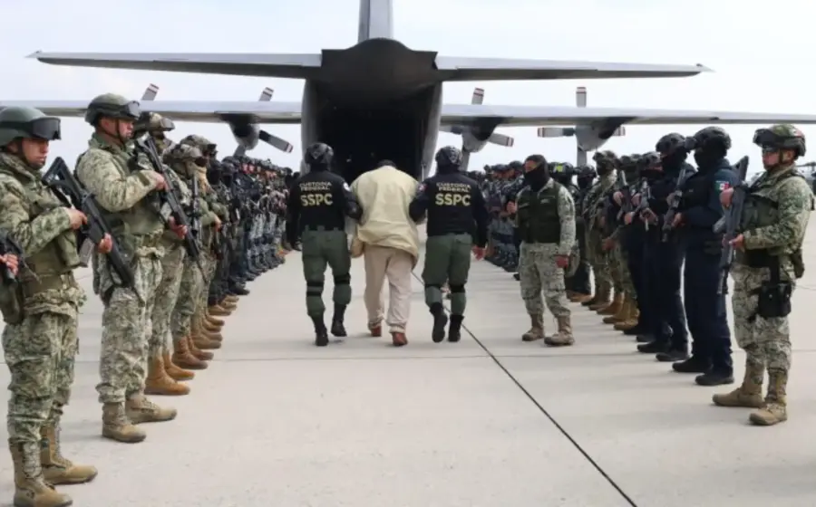 Operativo de extradición de criminales de alto impacto de México a Estados Unidos, ejecutado conforme a la Ley de Seguridad Nacional.