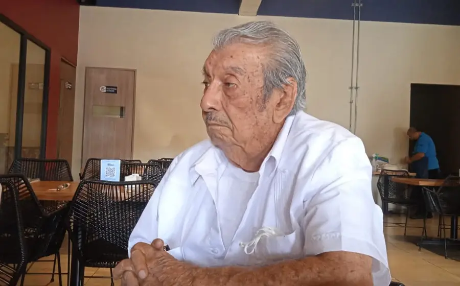 Retrato de Manuel Musalem, exalcalde de Juchitán, recordado por haber inaugurado la Casa de la Cultura y el nuevo mercado central.