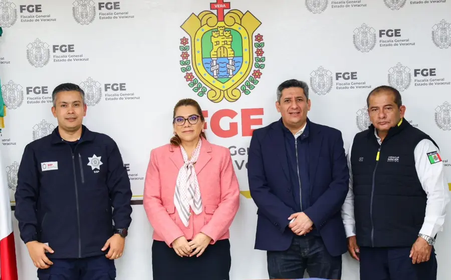 Representantes de las fiscalías de Oaxaca y Veracruz durante una reunión de trabajo para coordinar esfuerzos en materia de seguridad y combate a la delincuencia.